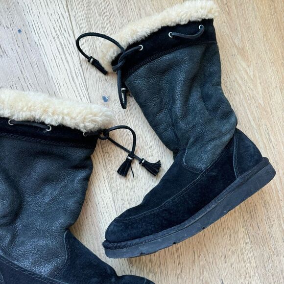Ugg suburb Tassle size 6 shoes black sheepskin shearling lined winter boots - Picture 3 of 9